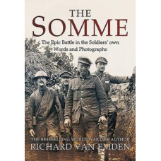 The Somme : The Epic Battle in the Soldiers' Own Words and Photographs